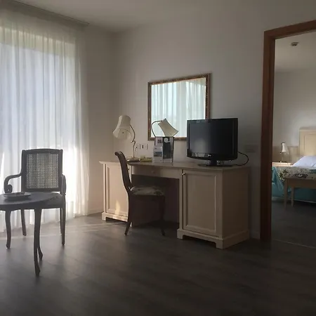 Otel Piccolo Torbole Sul Garda