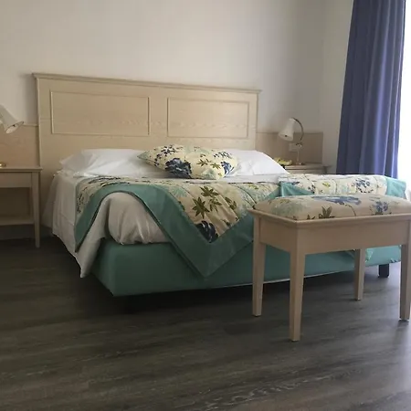 Otel Piccolo 4*
