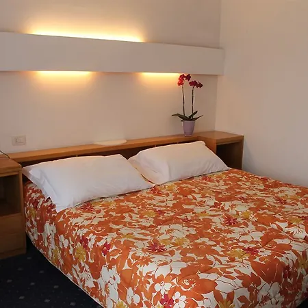 Otel Piccolo Torbole Sul Garda